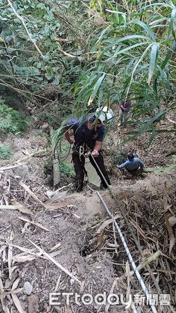 ▲魚池鄉中興巷25號附近墜崖救援案。（圖／記者高堂堯翻攝）