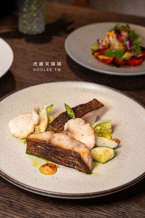 ▲▼高雄鹽埕百年老屋餐廳「楽覓炊事Cococina Bistro」，海鮮控必吃香辣紙包魚及墨魚麵。（圖／部落客虎麗提供）