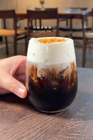 ▲▼高雄鹽埕百年老屋餐廳「楽覓炊事Cococina Bistro」，海鮮控必吃香辣紙包魚及墨魚麵。（圖／部落客虎麗提供）