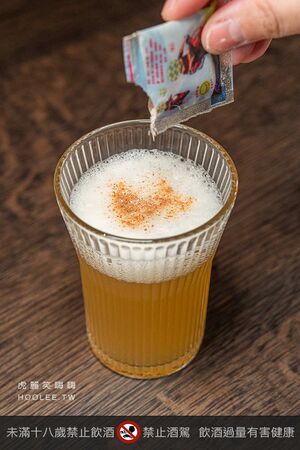 ▲▼高雄鹽埕百年老屋餐廳「楽覓炊事Cococina Bistro」，海鮮控必吃香辣紙包魚及墨魚麵。（圖／部落客虎麗提供）