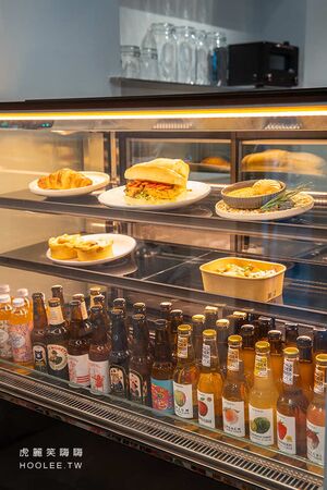 ▲▼高雄鹽埕百年老屋餐廳「楽覓炊事Cococina Bistro」，海鮮控必吃香辣紙包魚及墨魚麵。（圖／部落客虎麗提供）