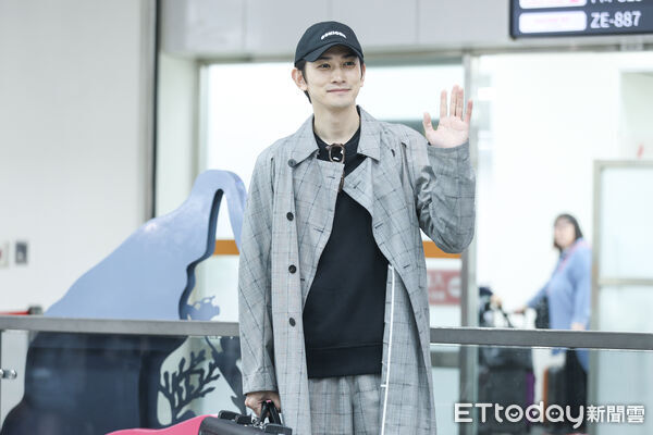 ▲町田啓太抵達台北。（圖／記者林敬旻攝）