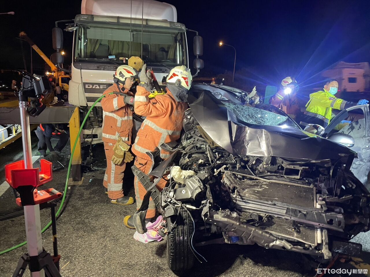 快訊／國3北上嚴重車禍！4車連環撞「1車被擠扁」　1人受困無生命跡象
