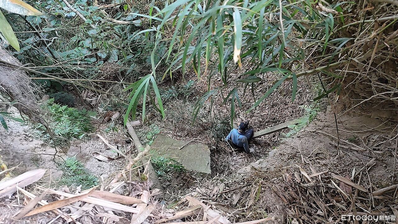 南投男失足墜崖!慘卡2層樓高邊坡 警消垂降驚險救人