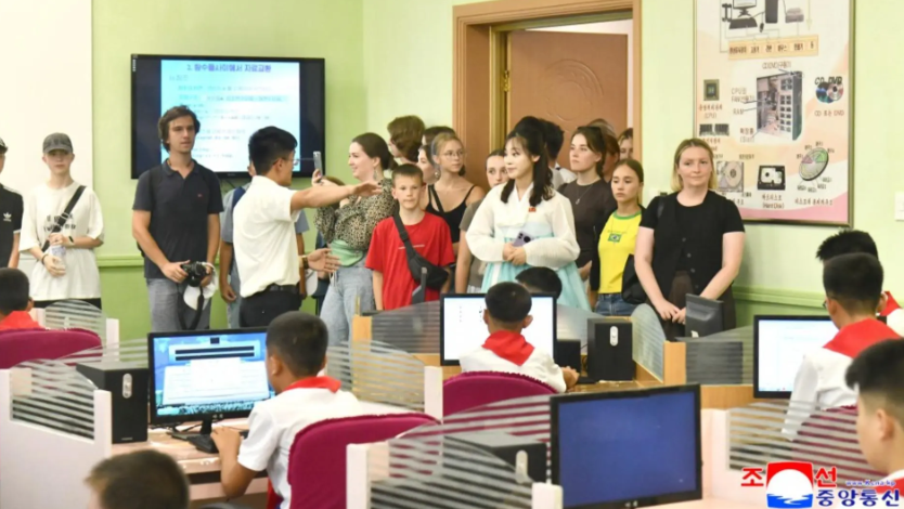 ▲▼烏克蘭人權團體懷疑，在北韓官媒公開的俄羅斯青少年參訪松濤園的照片中，就有烏克蘭被綁架兒童的身影。（圖／記者王佩翊攝）