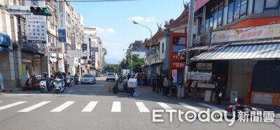 又是鬼切釀禍！一中商圈機車對撞騎士拋飛重摔　網友開噴左轉車