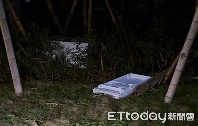 獨／大樓陽台掉下1台冰箱！重砸社區中庭　男嗆管理員：小心沒工作