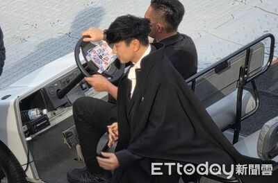 獨家直擊／5萬人都認識他！金曲歌王驚喜現身AAA紅毯　歡呼尖叫聲超狂