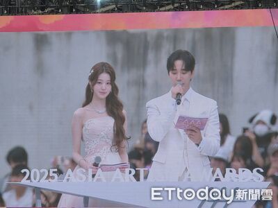 直擊／AAA開演！張員瑛嗲音中文開場：準備好了？李俊昊紳士拿水全被拍