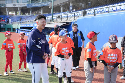 豊暐11月骨刺動刀盼趕上春訓    全力衝刺拼新賽季表現