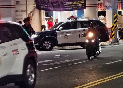 台南女警開單遭車主拿斧頭砍傷！　民眾目擊驚喊：發生什麼事？