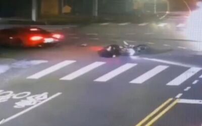 撞擊瞬間曝!彰化139線重機對決「牛魔王」 騎士慘摔骨折