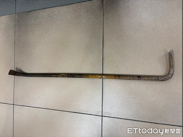 ▲蔡男即將入監服刑，要求前女友代給孝親費遭拒，憤而潑汽油砸店。（圖／記者陸運陞翻攝）