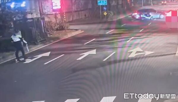 ▲▼蕭美琴車隊5日連兩撞，宜蘭一人重傷，北市副分隊長碰撞自小客車。（圖／記者邱中岳翻攝）