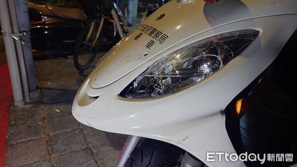 ▲▼蕭美琴車隊5日連兩撞，宜蘭一人重傷，北市副分隊長碰撞自小客車。（圖／記者邱中岳翻攝）