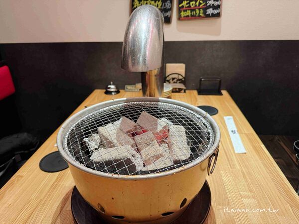 ▲▼福岡超人氣炭火和牛燒肉「炭火焼肉バル AGITO HIRAO」！不訂位吃不到，花形厚切牛舌必吃。（圖／部落客台南好food遊提供）