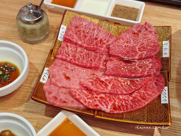 ▲▼福岡超人氣炭火和牛燒肉「炭火焼肉バル AGITO HIRAO」！不訂位吃不到，花形厚切牛舌必吃。（圖／部落客台南好food遊提供）