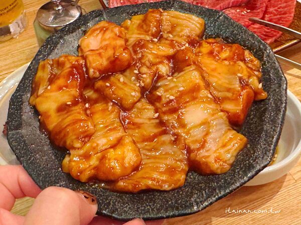 ▲▼福岡超人氣炭火和牛燒肉「炭火焼肉バル AGITO HIRAO」！不訂位吃不到，花形厚切牛舌必吃。（圖／部落客台南好food遊提供）