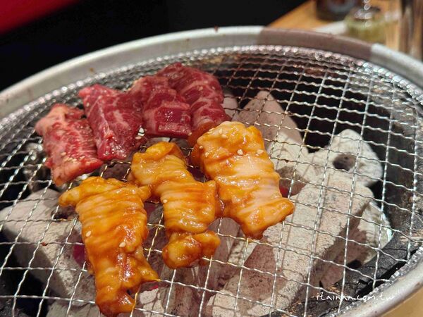 ▲▼福岡超人氣炭火和牛燒肉「炭火焼肉バル AGITO HIRAO」！不訂位吃不到，花形厚切牛舌必吃。（圖／部落客台南好food遊提供）