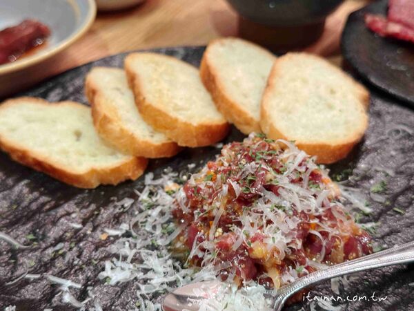 ▲▼福岡超人氣炭火和牛燒肉「炭火焼肉バル AGITO HIRAO」！不訂位吃不到，花形厚切牛舌必吃。（圖／部落客台南好food遊提供）