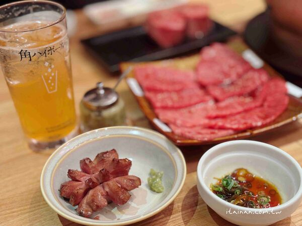 ▲▼福岡超人氣炭火和牛燒肉「炭火焼肉バル AGITO HIRAO」！不訂位吃不到，花形厚切牛舌必吃。（圖／部落客台南好food遊提供）