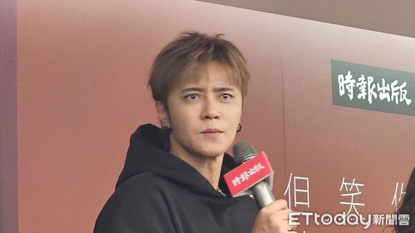 ▲▼ 羅志祥 《你可以笑我這個人，但請不要笑我的舞台》 簽書暨記者會  。（圖／記者呂佳賢攝）