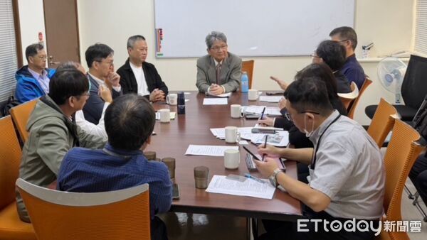 ▲王正旭促建置油膜偵測 攔油設備全面升級。（圖／立委王正旭辦公室提供）