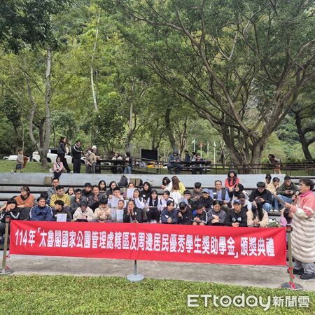 ▲▼太管處特別於12月6日部落音樂會中舉行優秀學生獎助學金頒獎典禮。（圖／太管處提供，下同）