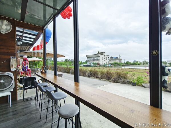 ▲▼礁溪景觀咖啡廳「抹茶山下」，超萌造型小蛋糕每天70組！（圖／部落客紫色微笑提供）