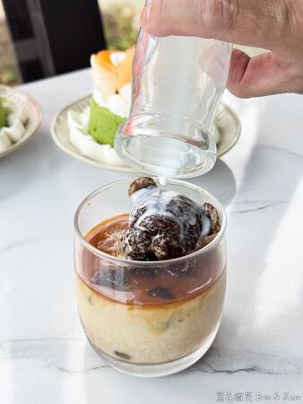 ▲▼礁溪景觀咖啡廳「抹茶山下」，超萌造型小蛋糕每天70組！（圖／部落客紫色微笑提供）