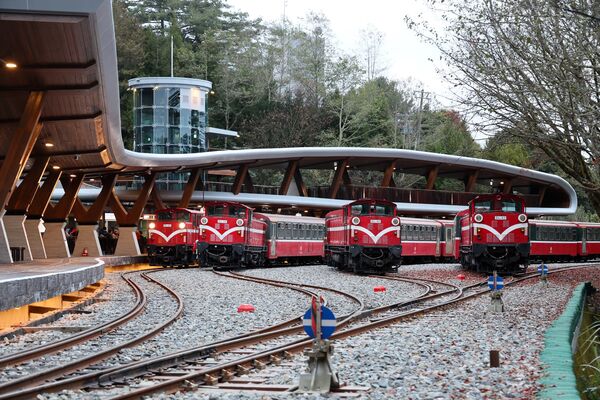 ▲▼阿里山祝山觀日列車。（圖／阿里山林業鐵路及文化資產管理處提供，吳明翰攝）