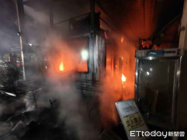 ▲▼彰化田尾園藝鐵皮貨櫃倉庫起火。（圖／記者唐詠 絮翻攝）