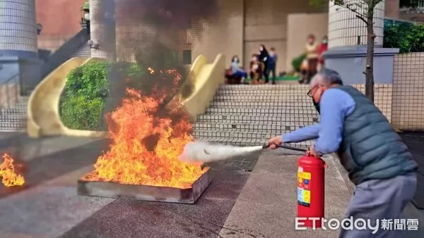 ▲不法業者冒名上門推銷滅火器 基隆消防局提醒3步驟防受騙。（圖／記者郭世賢翻攝）