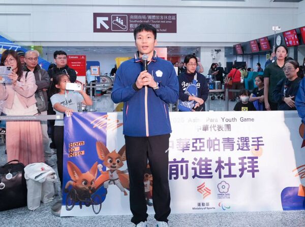 ▲運動部李洋部長、鄭世忠政務次長、適應運動司林佩君司長與亞洲帕拉青年運動會代表團合影、運動部李洋部長勉勵亞洲帕拉青年運動會代表團實現自我。（圖／運動部提供）