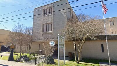 驚天越獄！3囚秘密鑿牆「床單垂降」落跑了　1重罪犯仍在逃