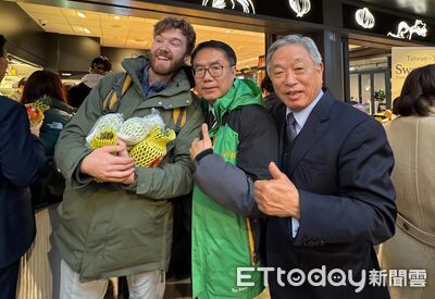 台南芭樂首航歐洲! 黃偉哲率團登荷蘭農產展售會秒殺搶購