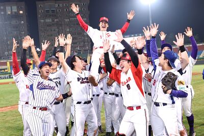 絢麗煙火象徵完美落幕 日本社會人抱走冬盟冠軍