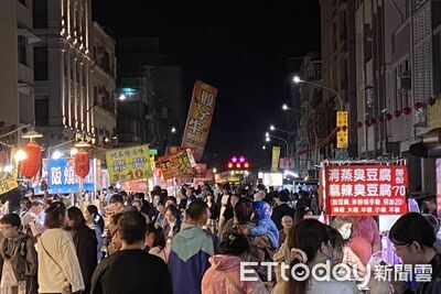 AAA再刷新高捷單日運量！追星族衝六合夜市遇偶像　人潮爆漲4成