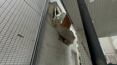 板橋定食8炸出大洞外觀曝！鋼筋外露滿地水泥塊　2、3F樓板將拆除