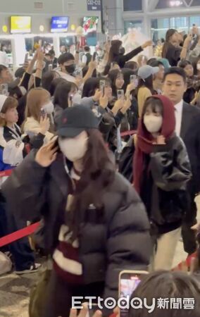 ▲▼直擊／朴寶劍一早電力超飽！超帥素顏現身機場　露臉給拍親切揮手  。（圖／記者吳睿慈攝）