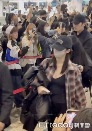 ▲▼直擊／朴寶劍一早電力超飽！超帥素顏現身機場　露臉給拍親切揮手  。（圖／記者吳睿慈攝）