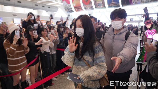 ▲▼惠利收禮物。（圖／記者吳睿慈攝）