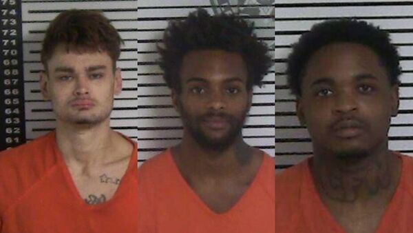 ▲▼驚天越獄！3囚秘密鑿牆「床單垂降」落跑了　1重罪犯仍在逃。（圖／翻攝臉書St. Landry Parish Sheriff`s Office）