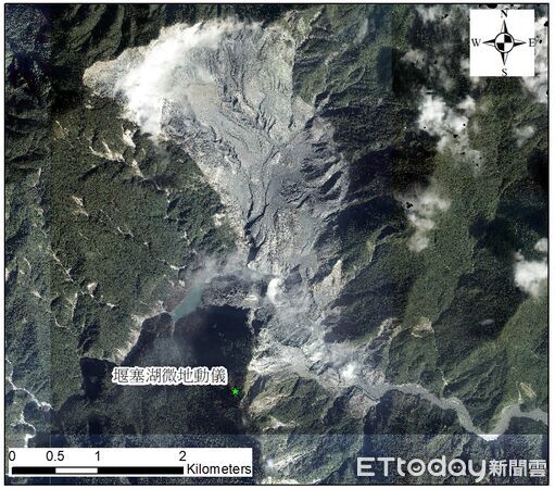 ▲▼在空勤總隊直升機支援下，由陽明交通大學專家團隊，飛抵堰塞湖南岸約一公里處坡面架設微地動儀。（圖／花蓮分署提供，下同）