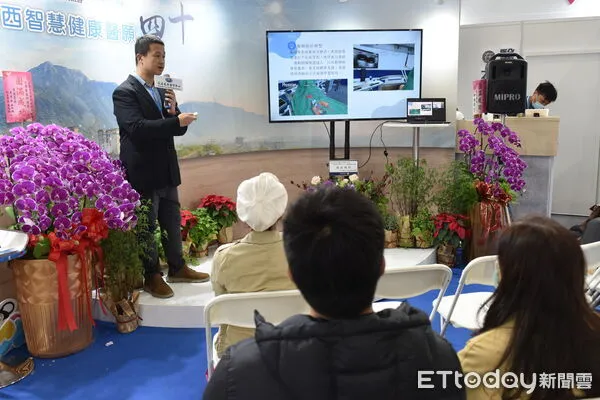 ▲▼花蓮慈院心臟血管外科主任詹津祐分享「葉克膜置入訓練於 VR 的設計與應用」。（圖／慈濟醫學中心提供，下同）