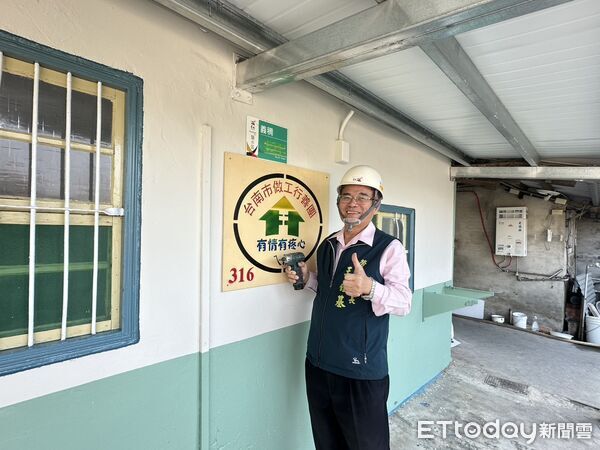 ▲台南市做工行善志工分五路出勤，包含父子檔與夫妻檔志工投入修繕作業，場面溫馨又動人。（記者林東良翻攝，下同）