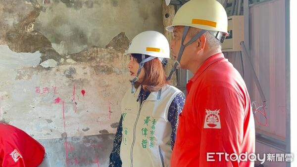 ▲台南市做工行善志工分五路出勤，包含父子檔與夫妻檔志工投入修繕作業，場面溫馨又動人。（記者林東良翻攝，下同）