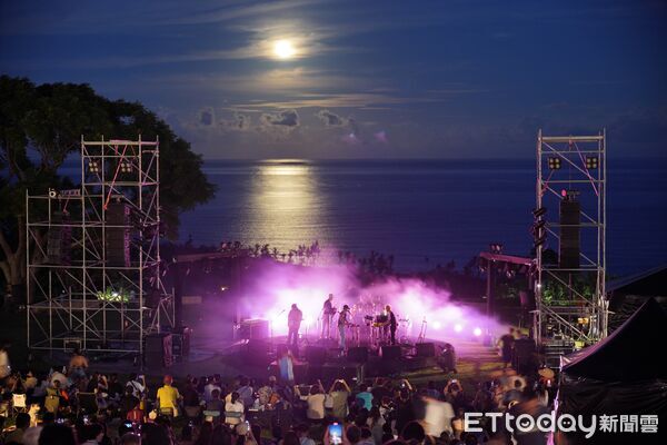▲▼「東海岸大地藝術節-月光‧海音樂會」從眾多優秀競爭者中脫穎而出，一舉奪下「第十二屆公共服務活動類-銀質獎」。（圖／東管處提供，下同）