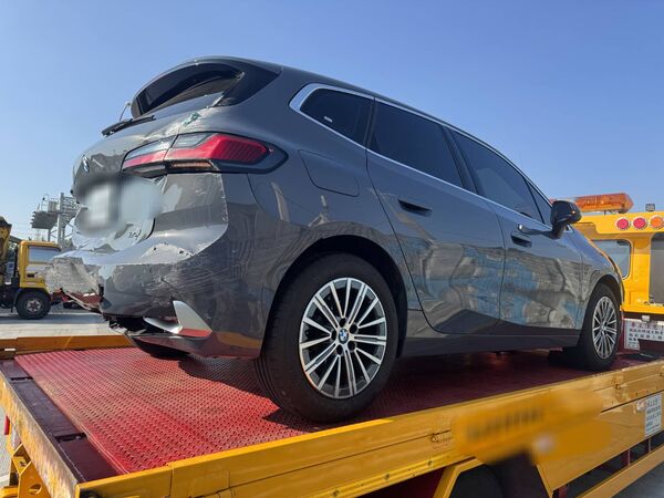 ▲國1北向溪州路段追撞翻覆。（圖／民眾提供）