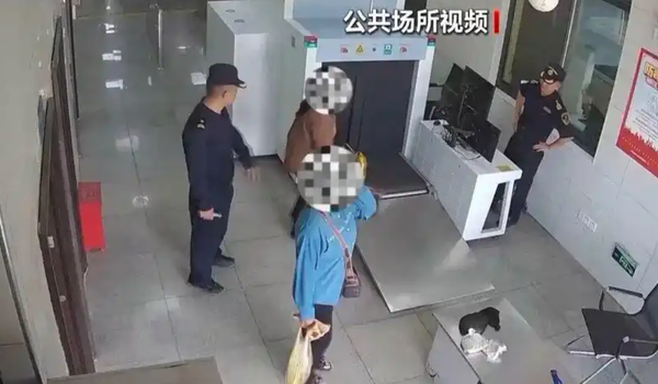 ▲▼ 女子走路怪異「下體鼓包」　海關清查驚呆：褲子藏2斤活蟲            。（圖／翻攝 央視）